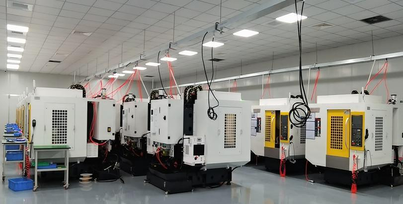 CNC machining workshop / CNC 精密加工區
