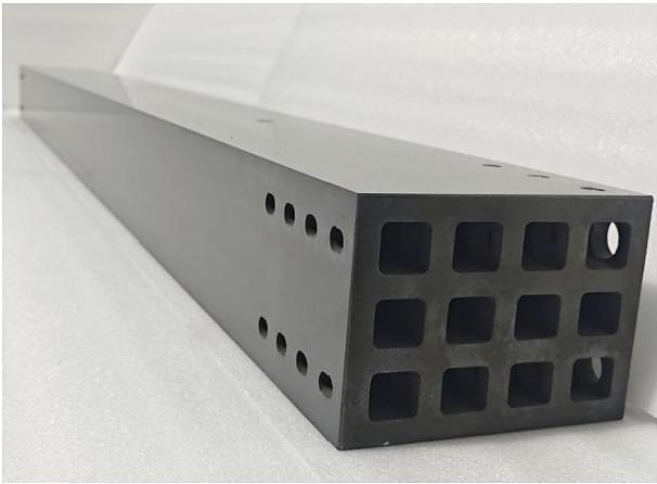 High-stiffness structures for fast precision motion. / 支援高速精密運動的高剛性結構件。